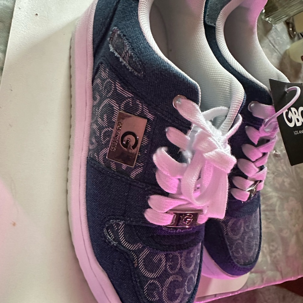 Women Guess sneakers awesome style NWT - Picture 5 of 8